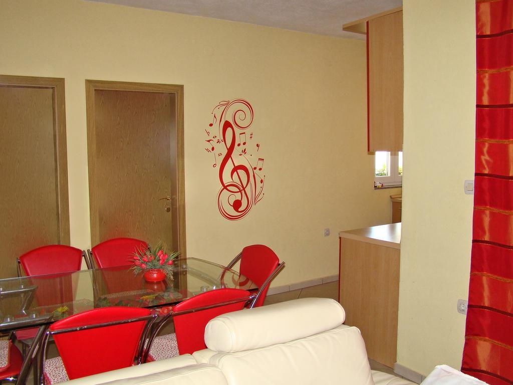 Apartments Buturic Sali Cameră foto
